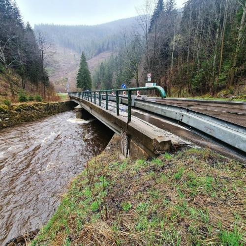 Na cestě do Pece pod Sněžkou probíhají opravy mostů